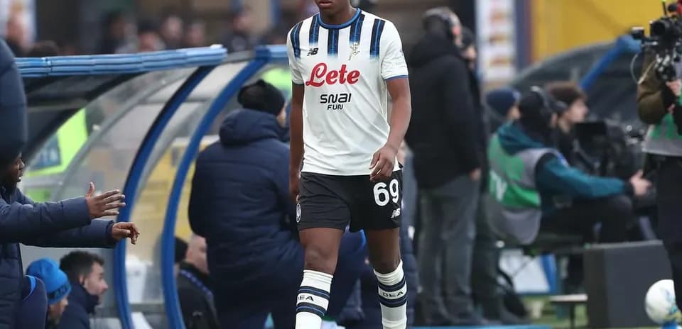 Player walking off the pitch during match