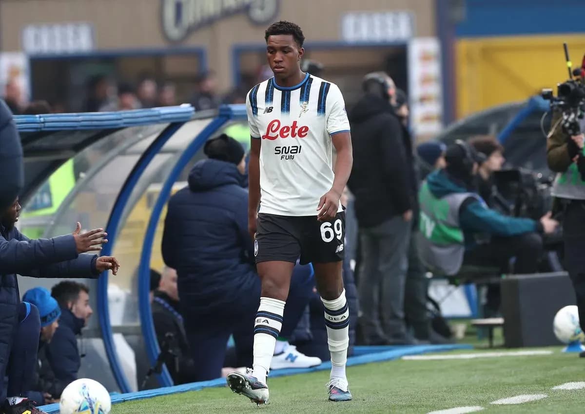 Player walking off the pitch during match