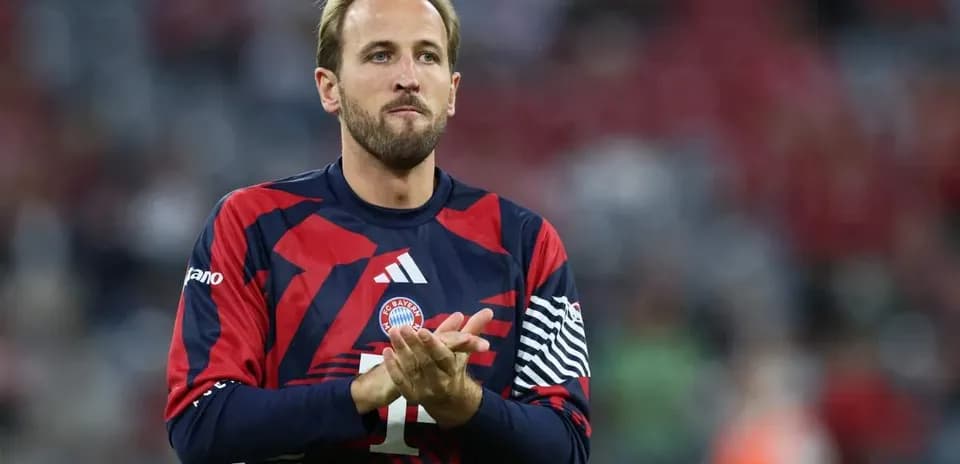 Player applauding while wearing Bayern Munich jersey