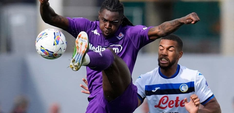 Fiorentina player in action against Atalanta
