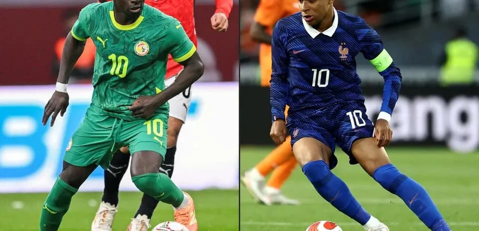 Sadio Mané and Kylian Mbappé during match