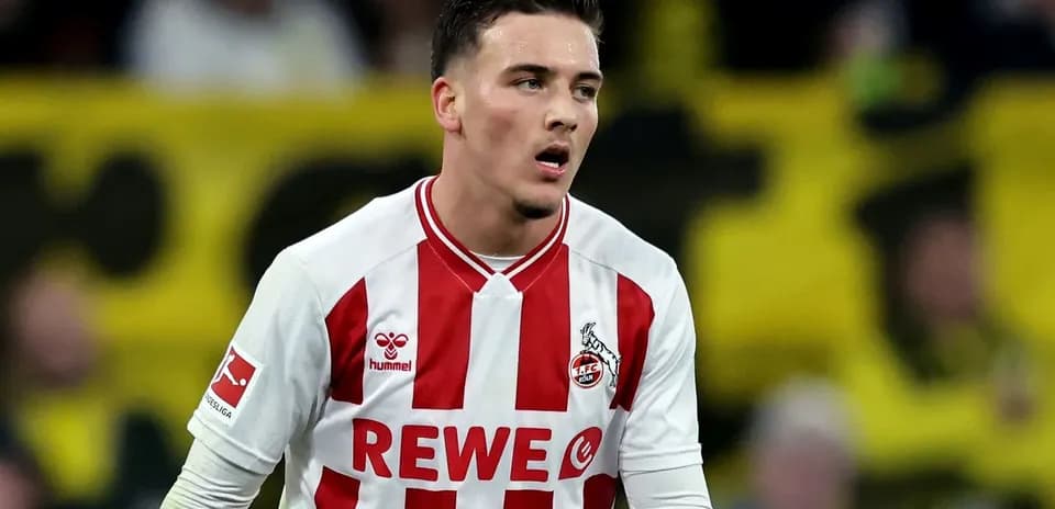 Player wearing FC Köln jersey during match