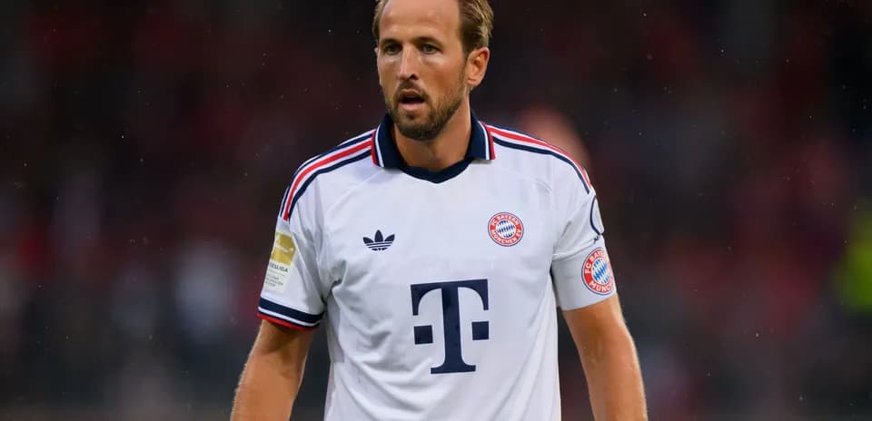 Player in Bayern Munich jersey during match