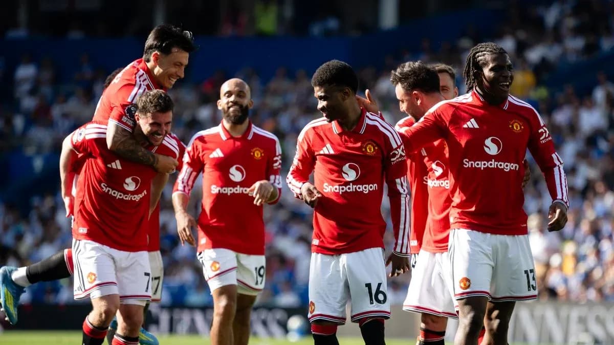 Manchester United players celebrating a goal together