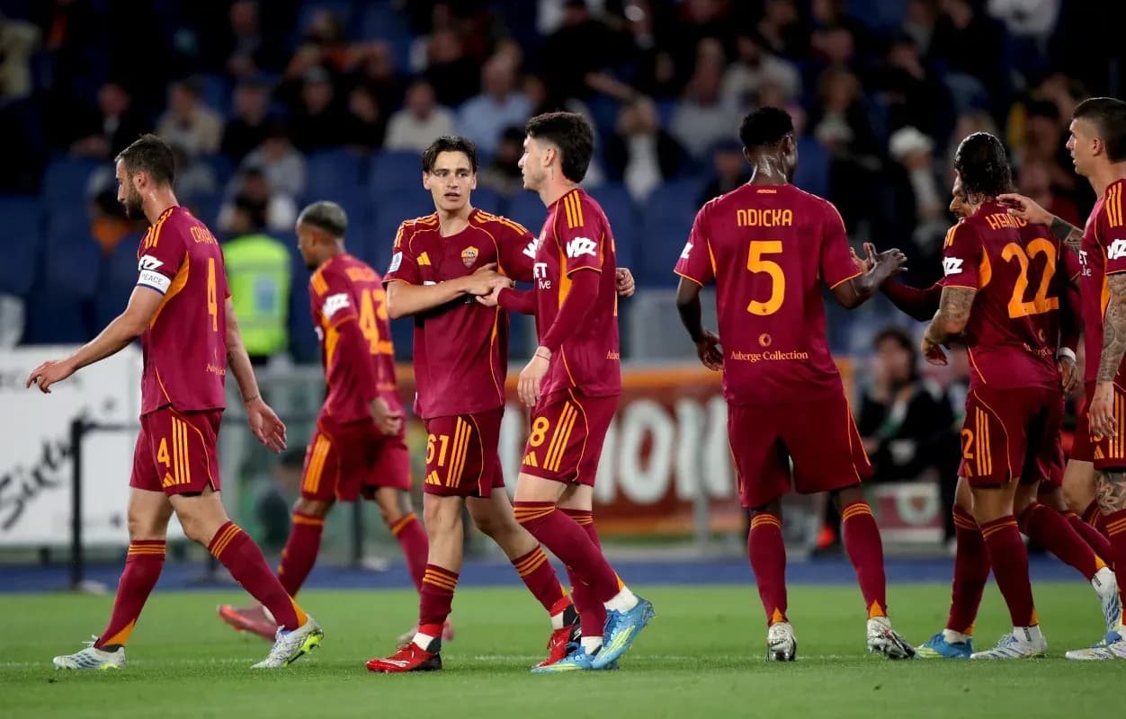 AS Roma players celebrating during match