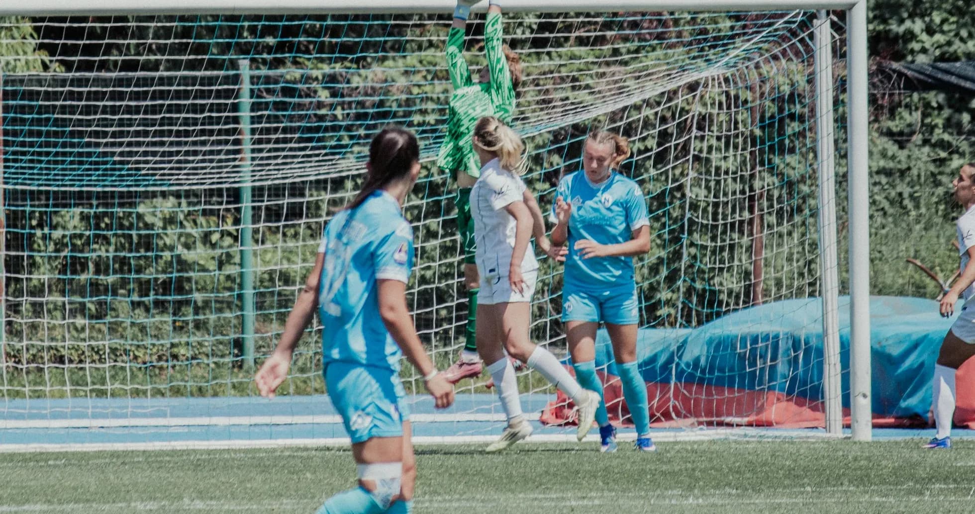 Goalkeeper catching ball during Como W vs Napoli W match