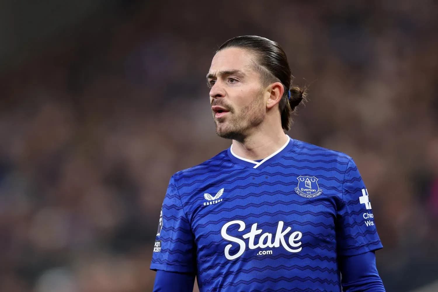 Player in blue Everton jersey on the field