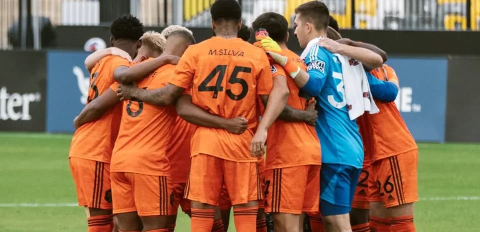 Houston Dynamo FC II players huddling before match