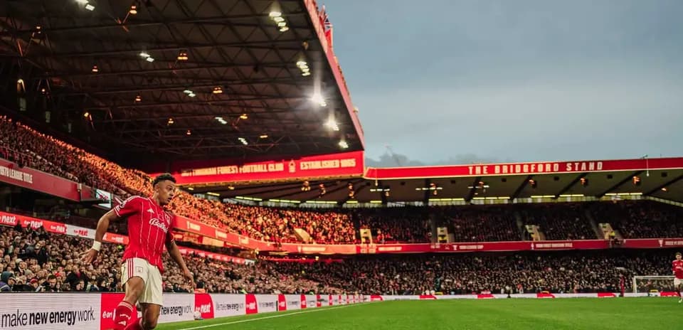 Player taking a corner kick at City Ground