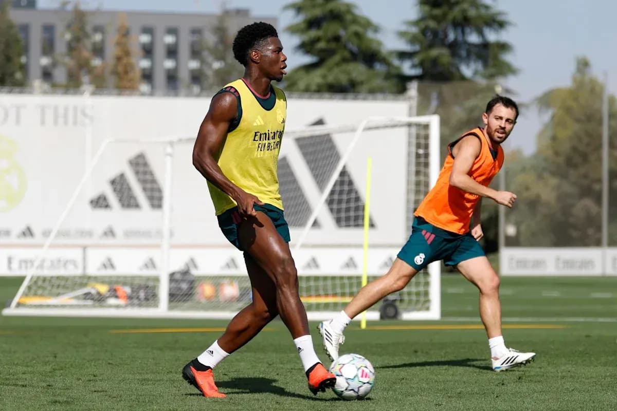 Two players training on the pitch during practice