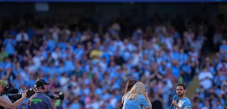 Bernardo Silva speaking to fans during tribute event