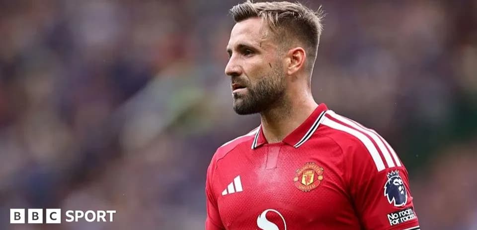 Player in red Manchester United jersey on field