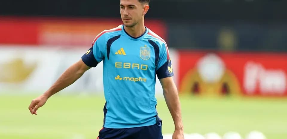 Player training during Spain national team session