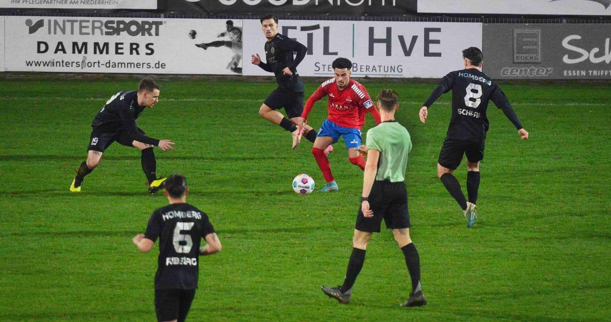 Players in action during Homberg vs Kleve match