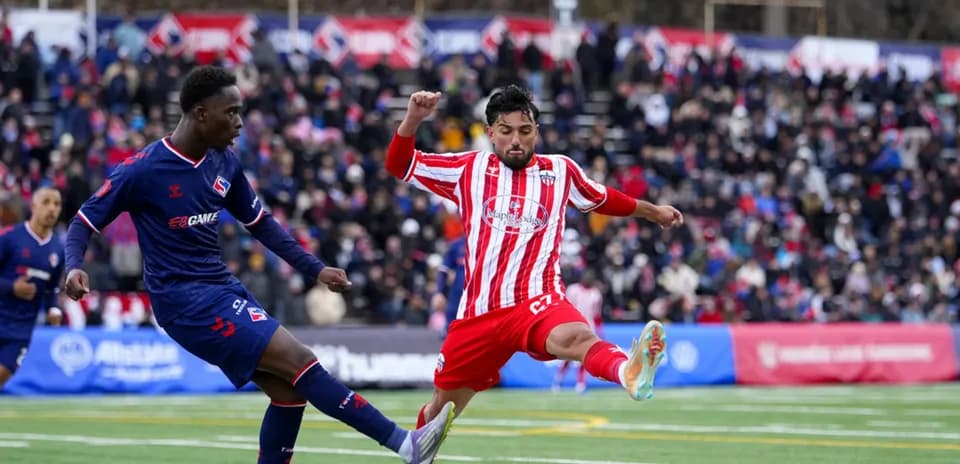 Players contesting for the ball during match