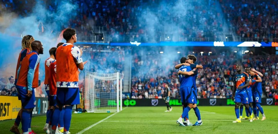 FC Cincinnati players celebrating a goal
