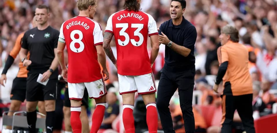 Arsenal players and manager discussing during match