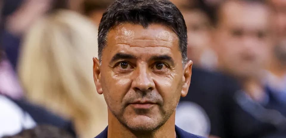 Man with short hair looking at the camera