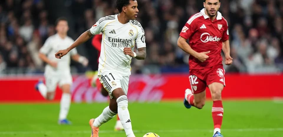 Real Madrid player dribbling during La Liga match