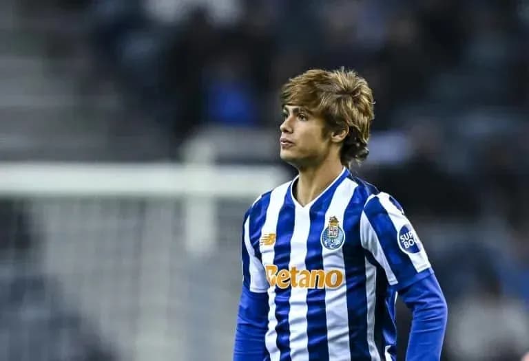 Player in FC Porto jersey on the field