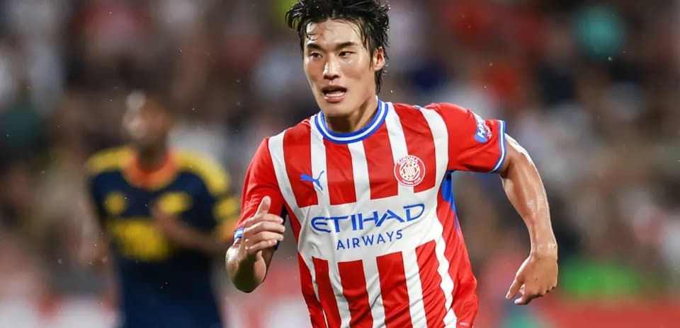 Player running with the ball in Girona kit