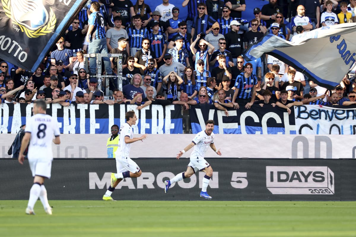 Bologna players celebrating a goal against Atalanta