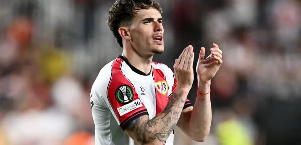 Player clapping in Rayo Vallecano jersey on field