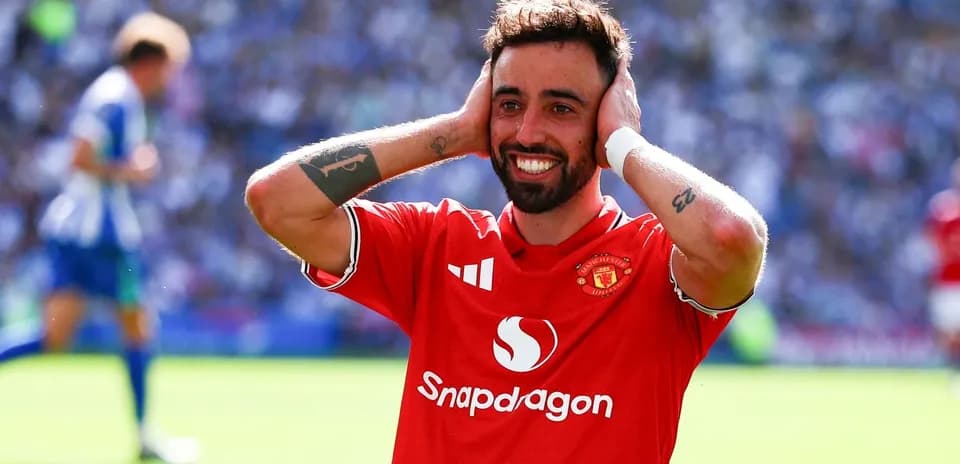 Bruno Fernandes celebrating in Manchester United jersey