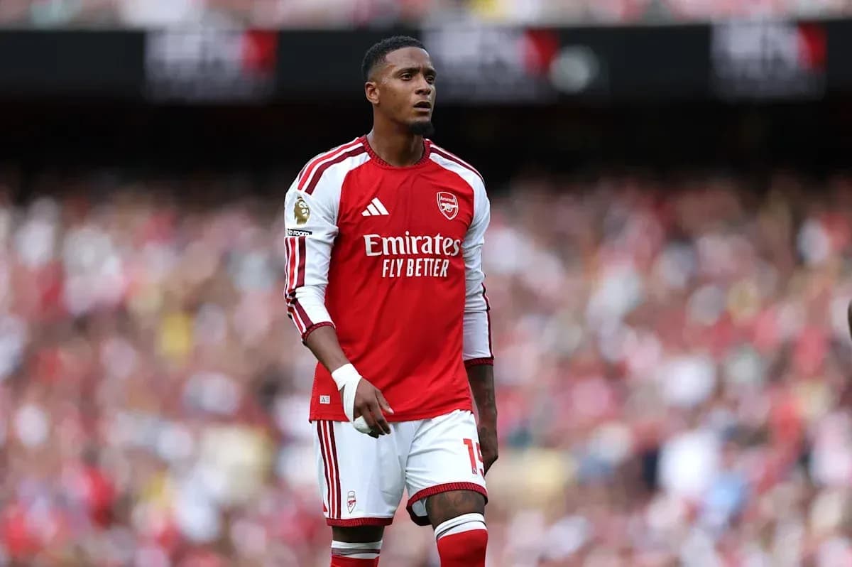 Player in Arsenal kit on the field