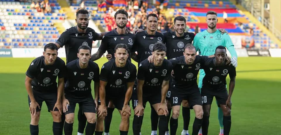 Ararat-Armenia team lineup before match