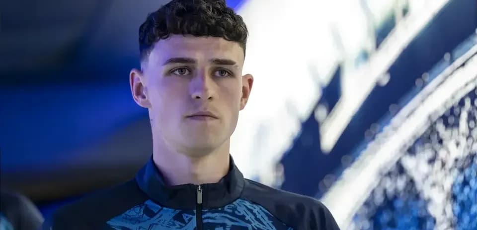 Player in Manchester City training kit indoors
