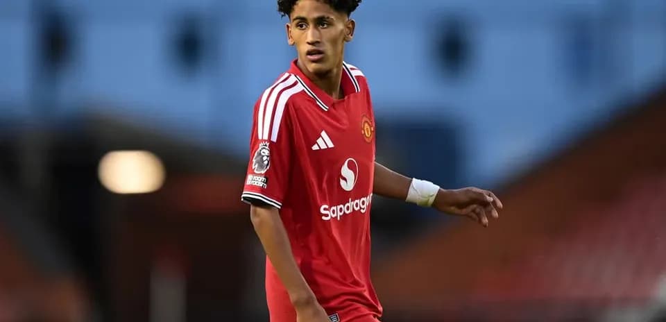 Player in Manchester United kit during match