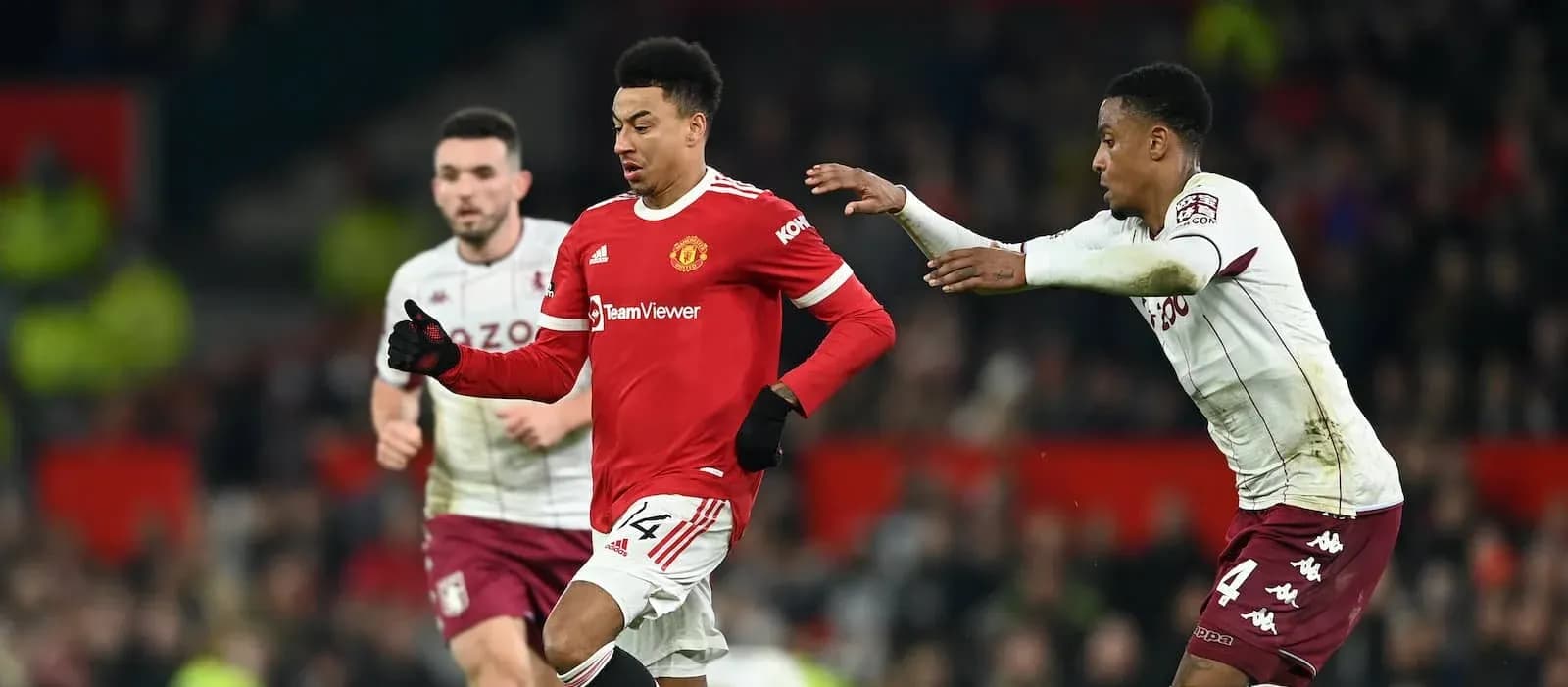 Jesse Lingard sprinting with defenders during match