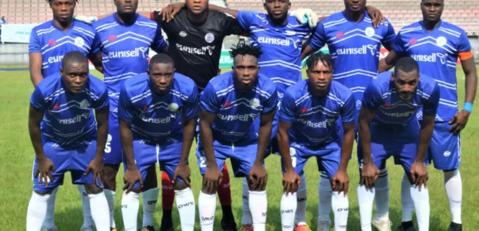 Rivers United team photo before the match