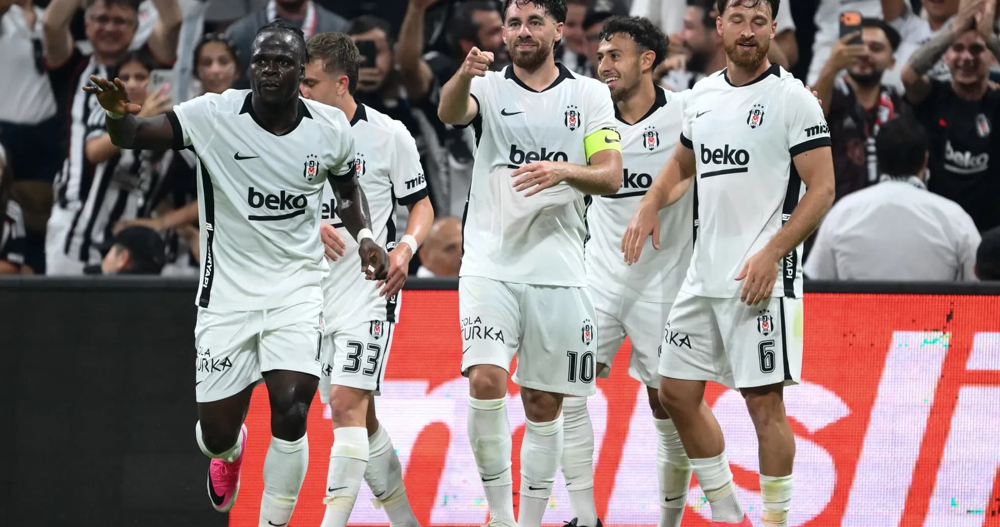 Beşiktaş players celebrating a goal during match