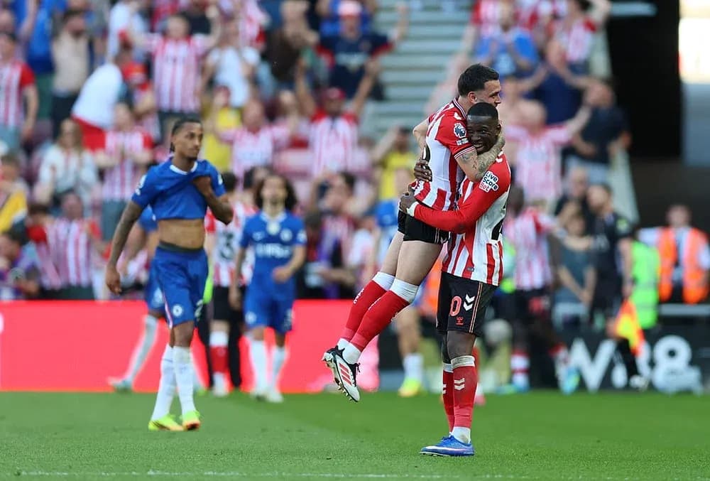 Sunderland players celebrating a goal against Chelsea