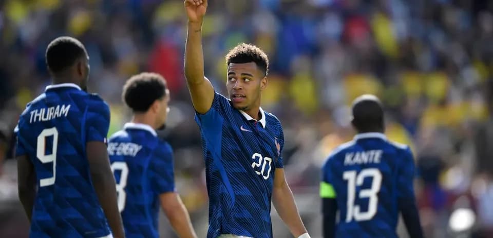 French players celebrating during match