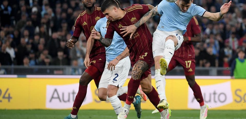 AS Roma players challenging Lazio forward for the ball