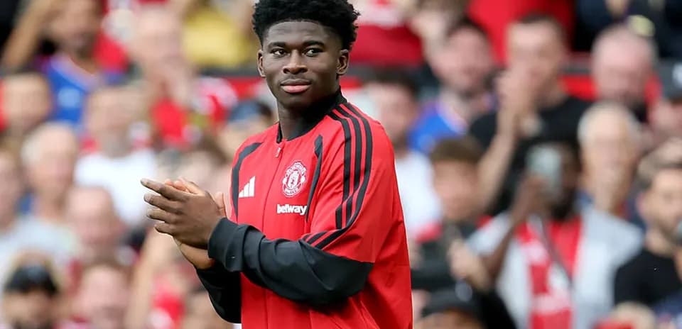Player in Manchester United kit during warm-up