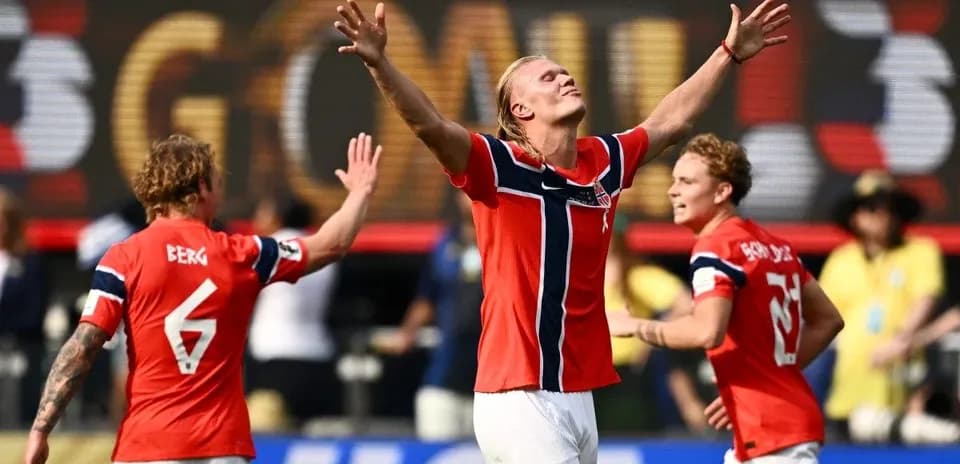 Norwegian players celebrating during a match