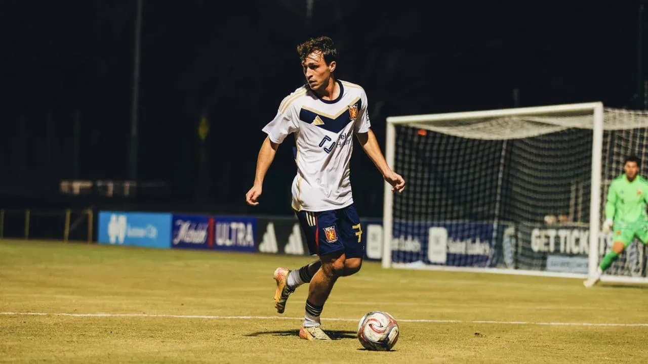 Real Monarchs player dribbling the ball during match