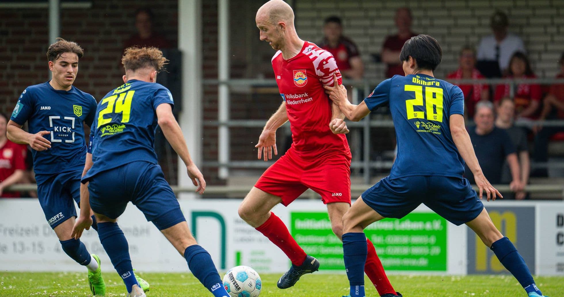 SC St. Tönis player in action against Hilden