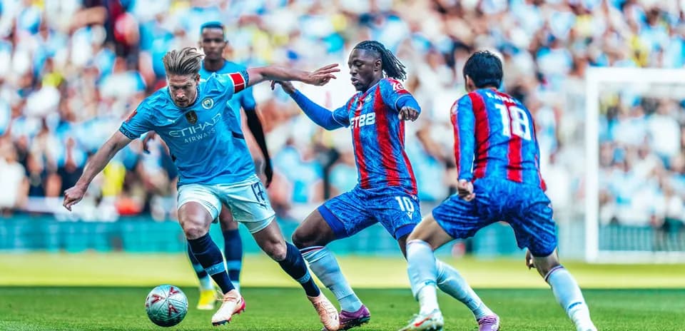 Manchester City player challenged by Crystal Palace opponents