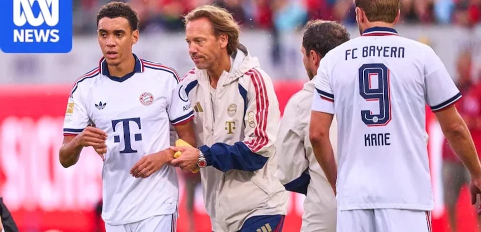 Bayern Munich players on the sideline during match