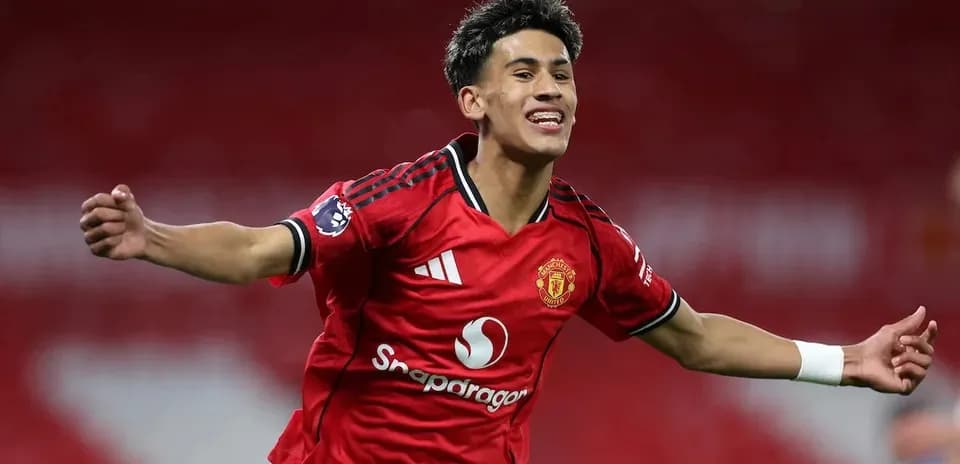 Player celebrating in Manchester United jersey