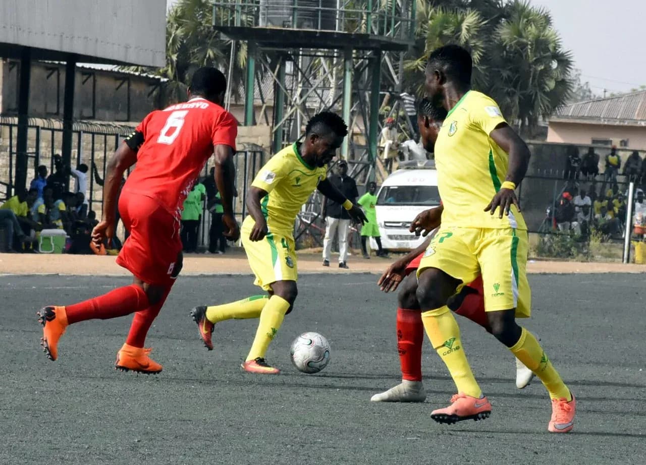Kwara United players in action against Kano Pillars