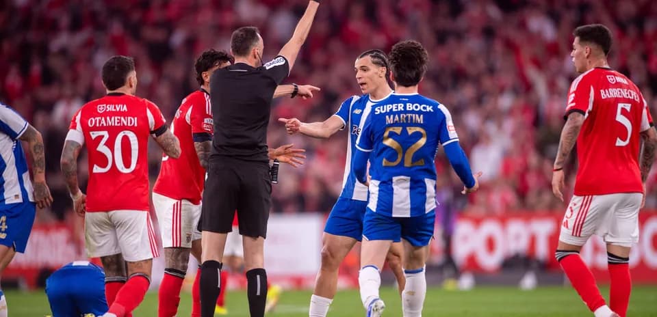 Referee showing yellow card to Porto player
