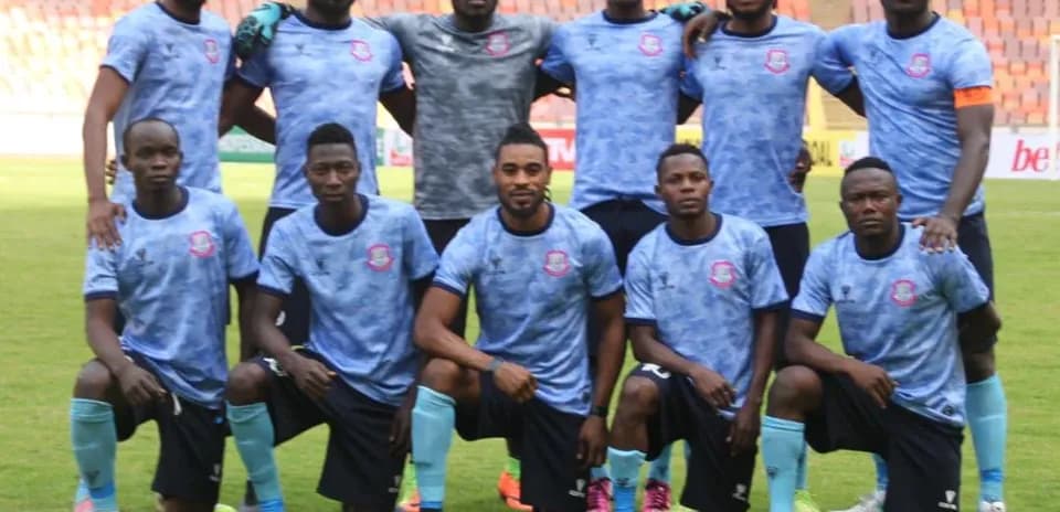 Niger Tornadoes team posing for photo