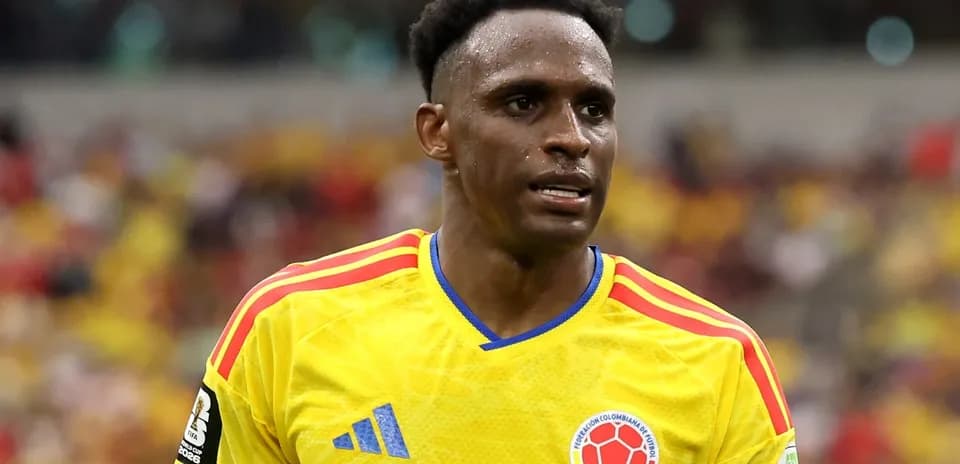 Player in yellow jersey during football match