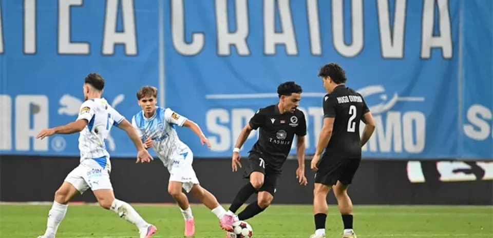 Players competing during Ararat-Armenia vs Craiova match